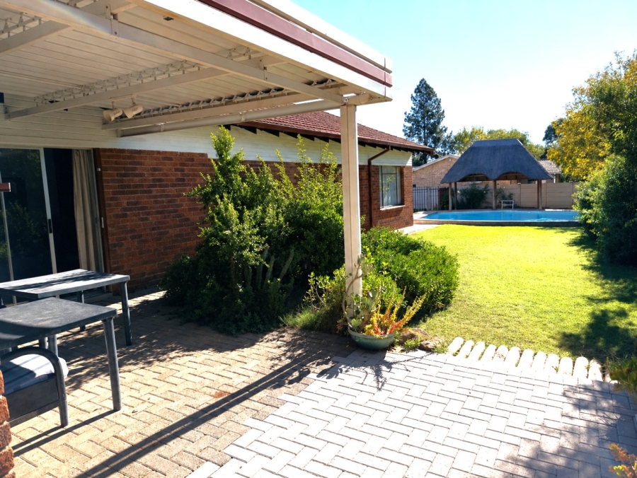 4 Bedroom Property for Sale in Langenhovenpark Free State